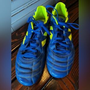 KELME Soccer Cleats Men's FG - Pro Calfskin Leather Soccer Shoes -US size 8.